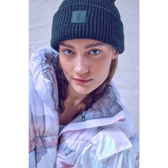 Free People Let's Race Fleece Lined Recycled Yarn Beanie NWT Black - Picture 1 of 5